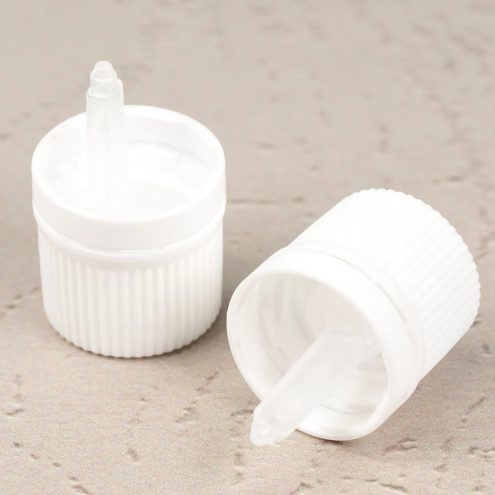 18 mm White Vertical Dropper Cap