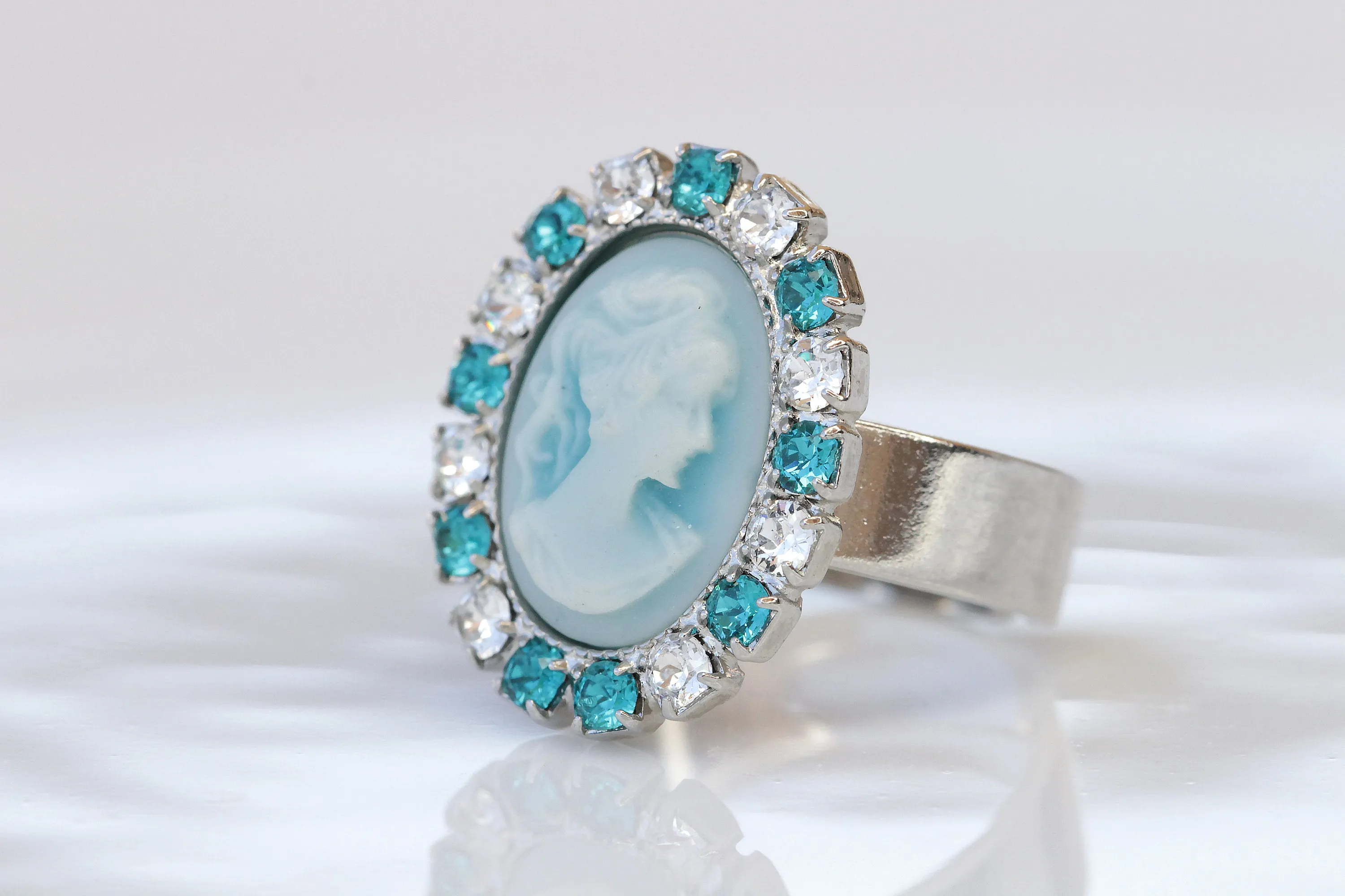 CAMEO Delicate Ring