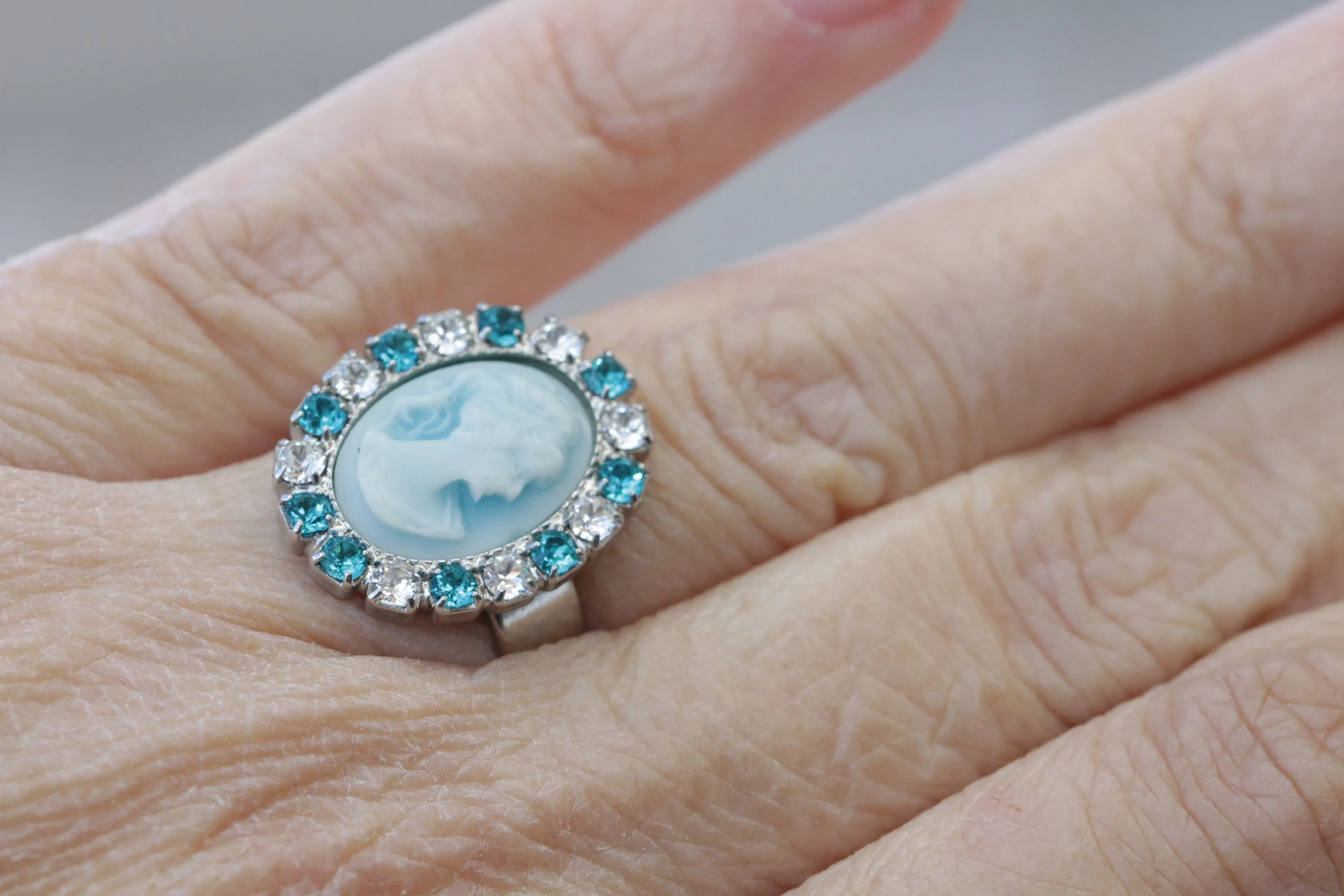 CAMEO Delicate Ring